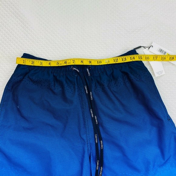 NWT Calvin Klein Men's Gradient 7" Swim Trunks M - Picture 6 of 8